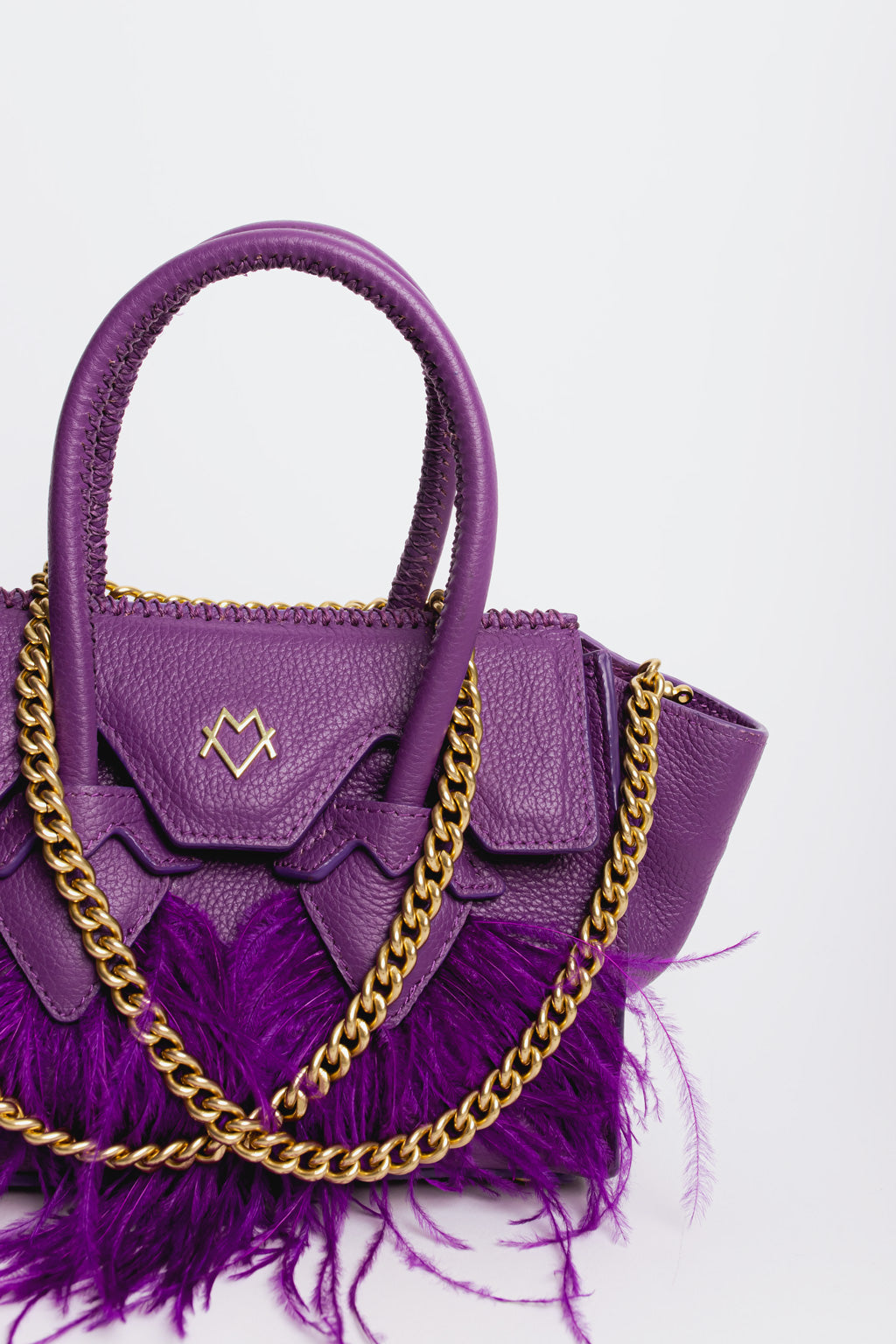 Valentina en Morado y Plumas