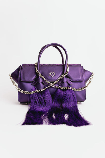 Fátima en morado metálico