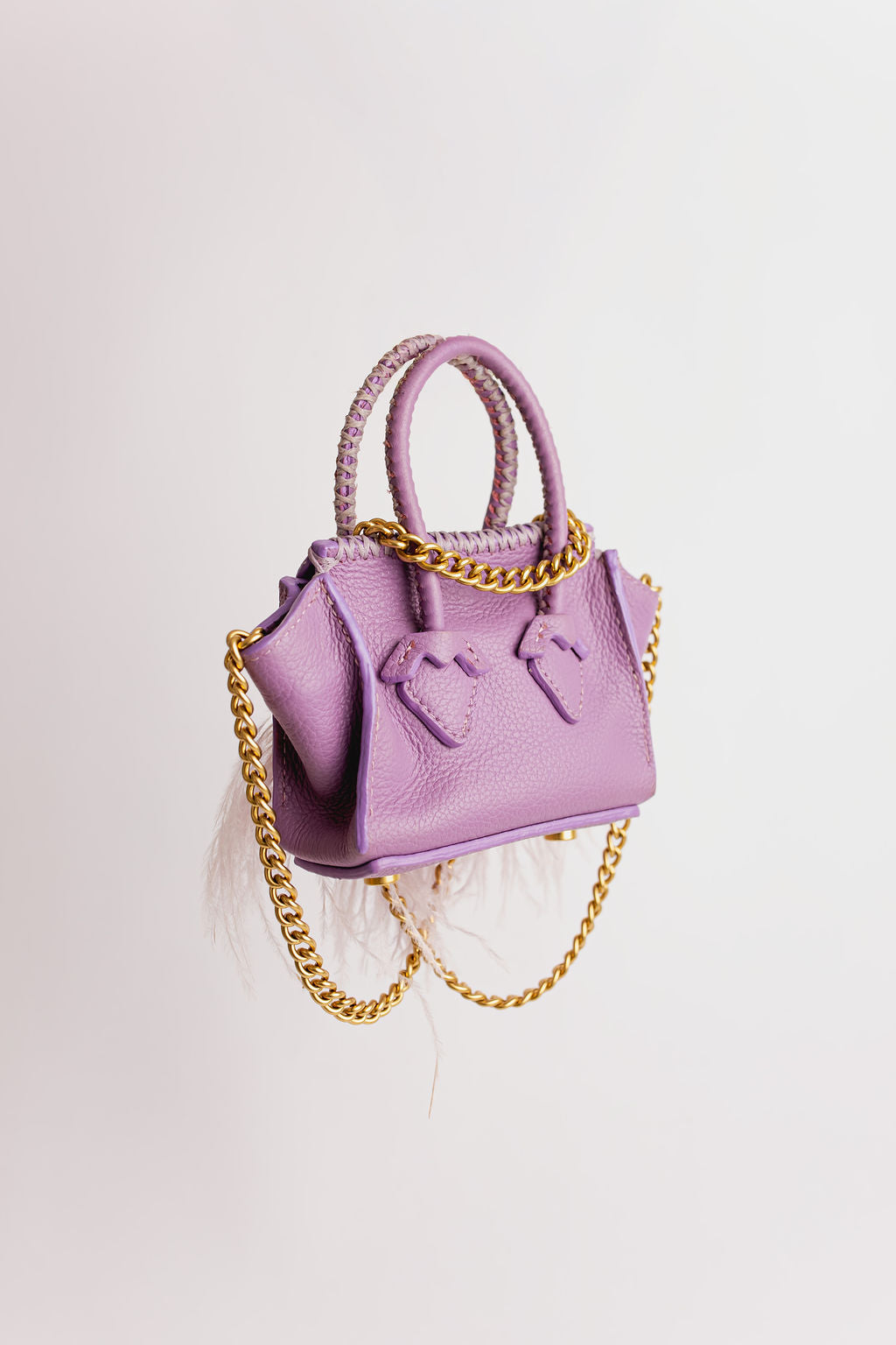 La Bebe lilas à plumes