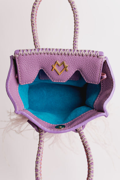 La Bebe lilas à plumes