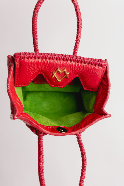 La Bébé en cuir verni fuchsia