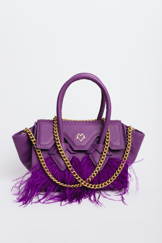 Valentina en Morado y Plumas