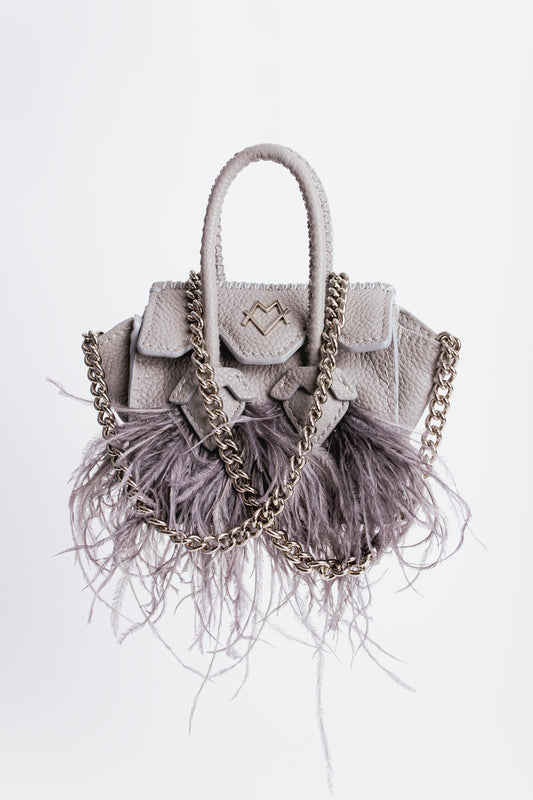 La bebe in gray