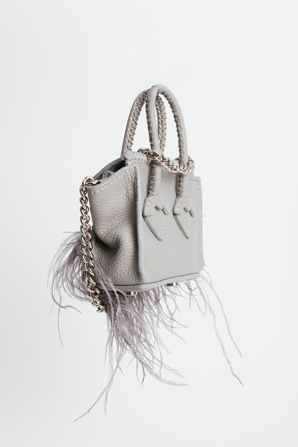 La bebe in gray