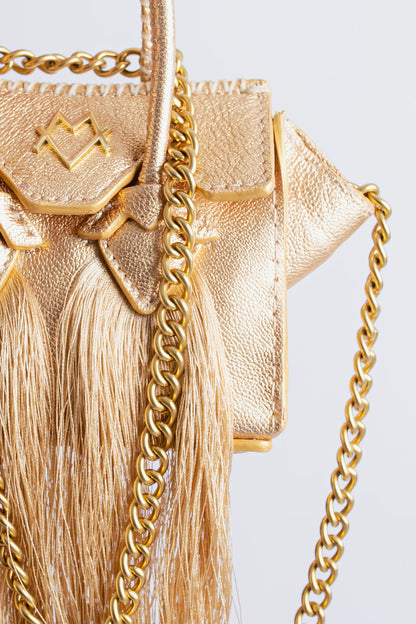 La bebe en Dorado with tassels