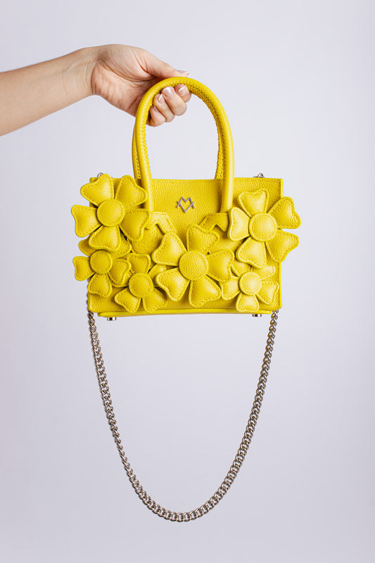 Lupita in Amarillo Limon